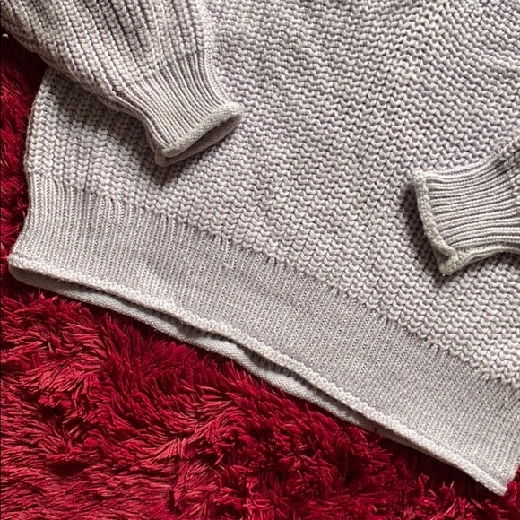 H&M lilac / lavender v-neck knitted sweater - Picture 3 of 8